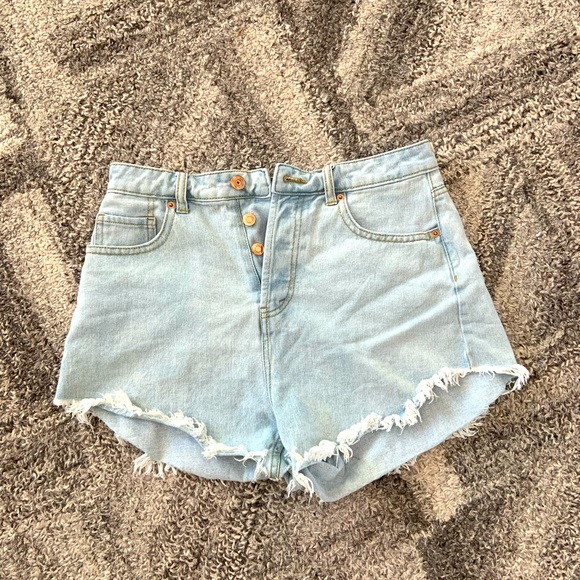 Cute Light Blue Jean Shorts Size 6 — frayed bottoms - Picture 1 of 6